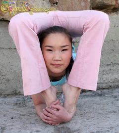 蒙古软腰柔术美女的训练写真
