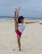 <b>海边沙滩上的舞蹈女孩</b>